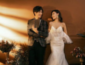 校园风草坪写真,绿意盎然的青春足迹